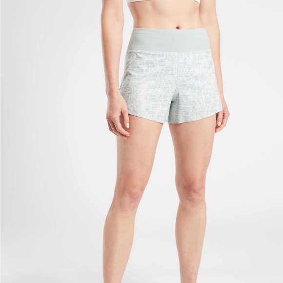 Athleta printed run with it 3.5” shorts - Picture 2 of 6